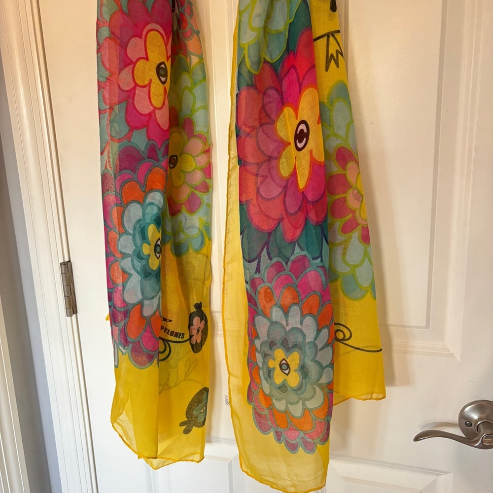 NIB Pylones scarf, Dahlia themed. - Picture 7 of 13